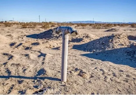 60426 Lorraine Landers, CA 92285