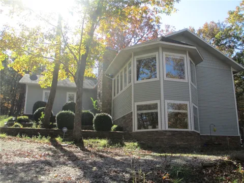 8 Hickory Circle