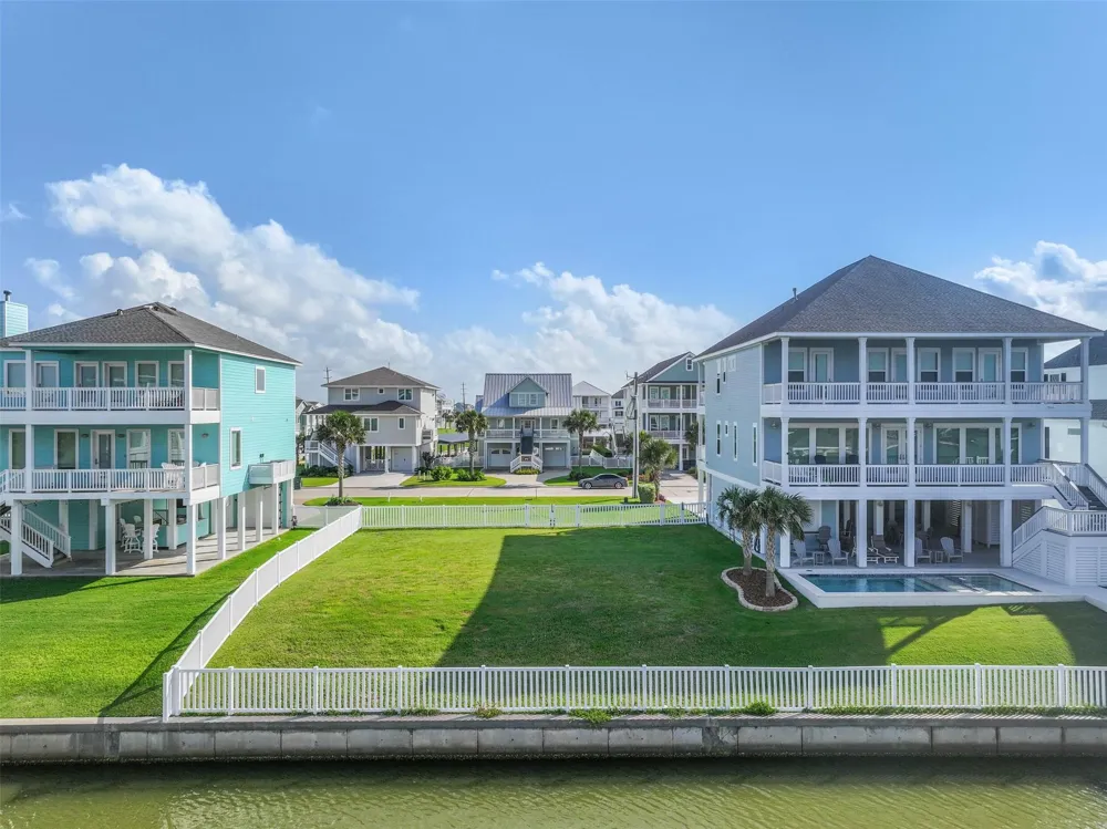 4119 Bluewing Teal Court Galveston, TX 77554