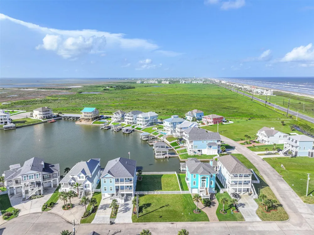 4119 Bluewing Teal Court Galveston, TX 77554