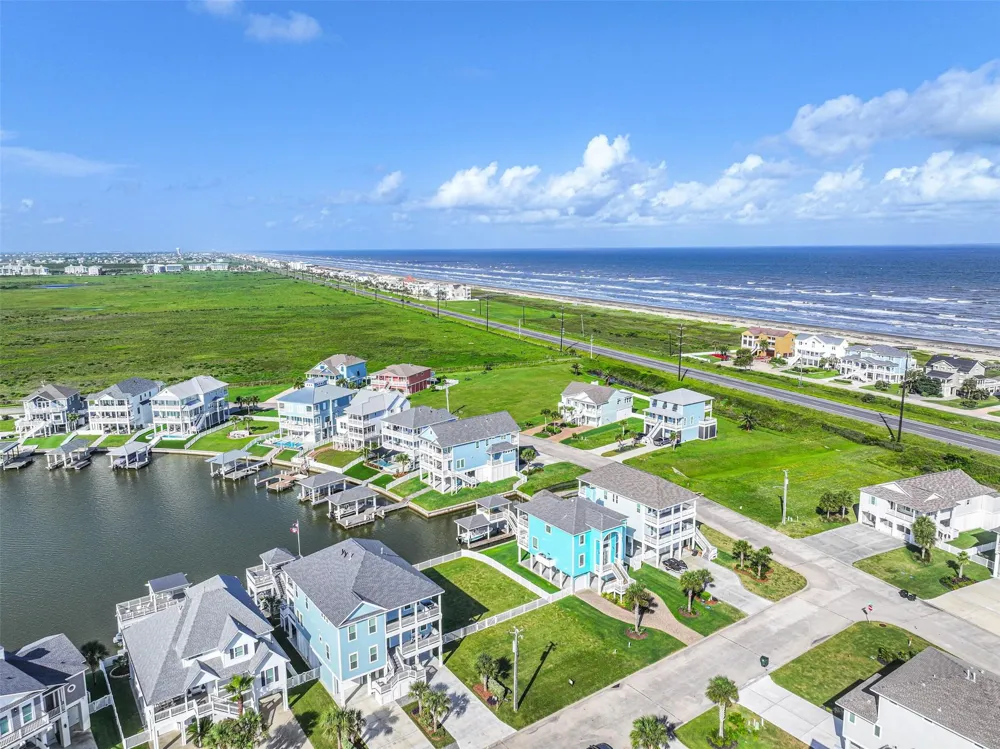 4119 Bluewing Teal Court Galveston, TX 77554