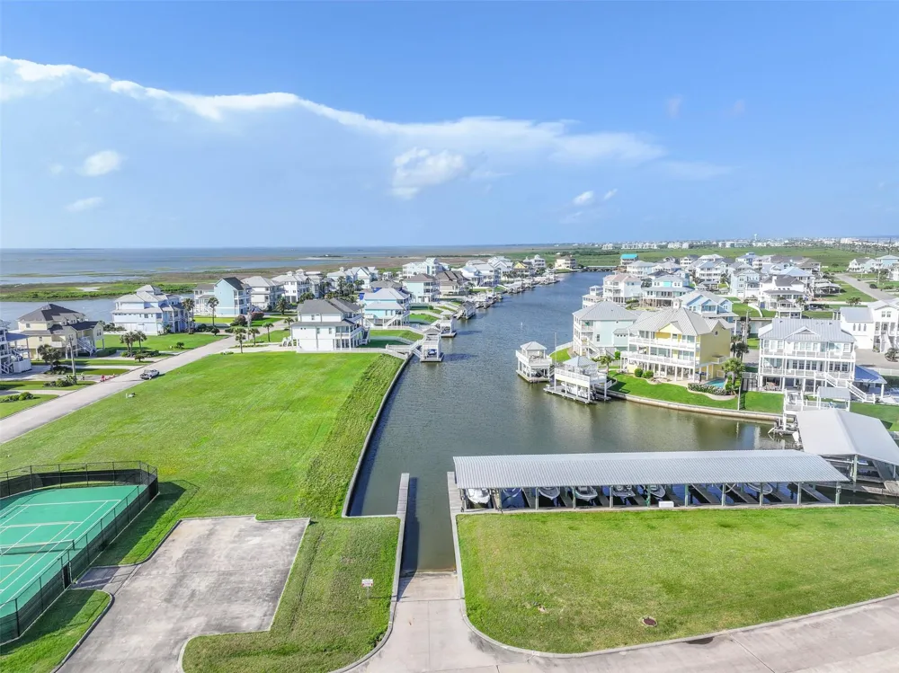 4119 Bluewing Teal Court Galveston, TX 77554