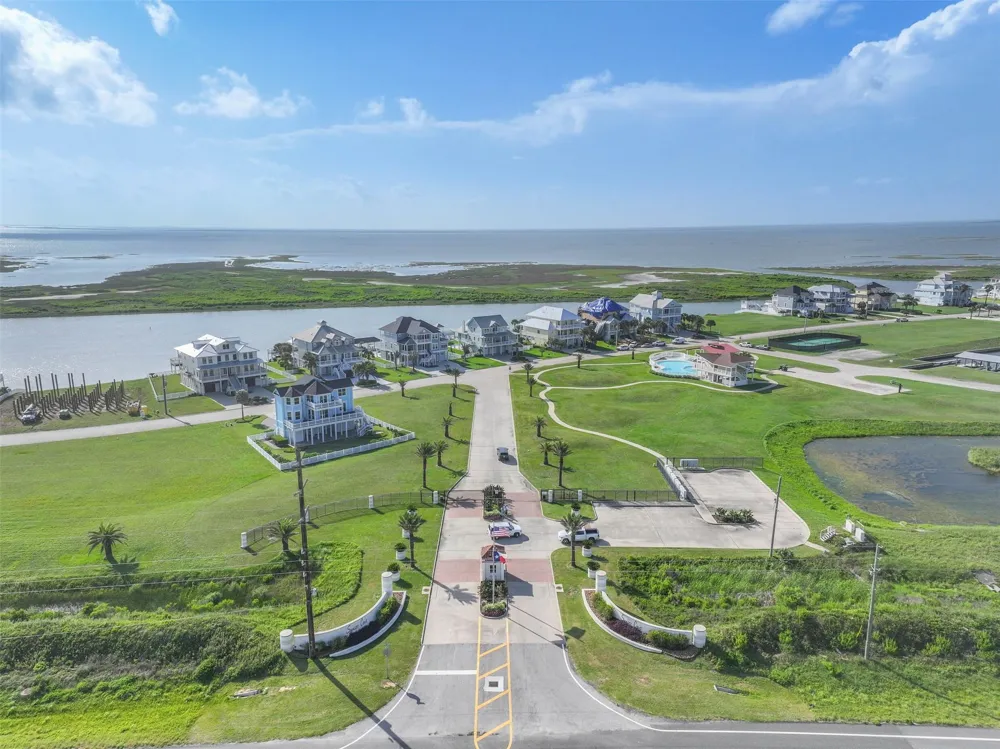 4119 Bluewing Teal Court Galveston, TX 77554