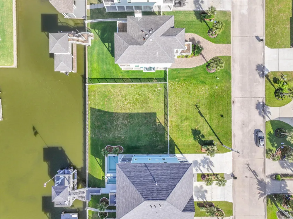 4119 Bluewing Teal Court Galveston, TX 77554