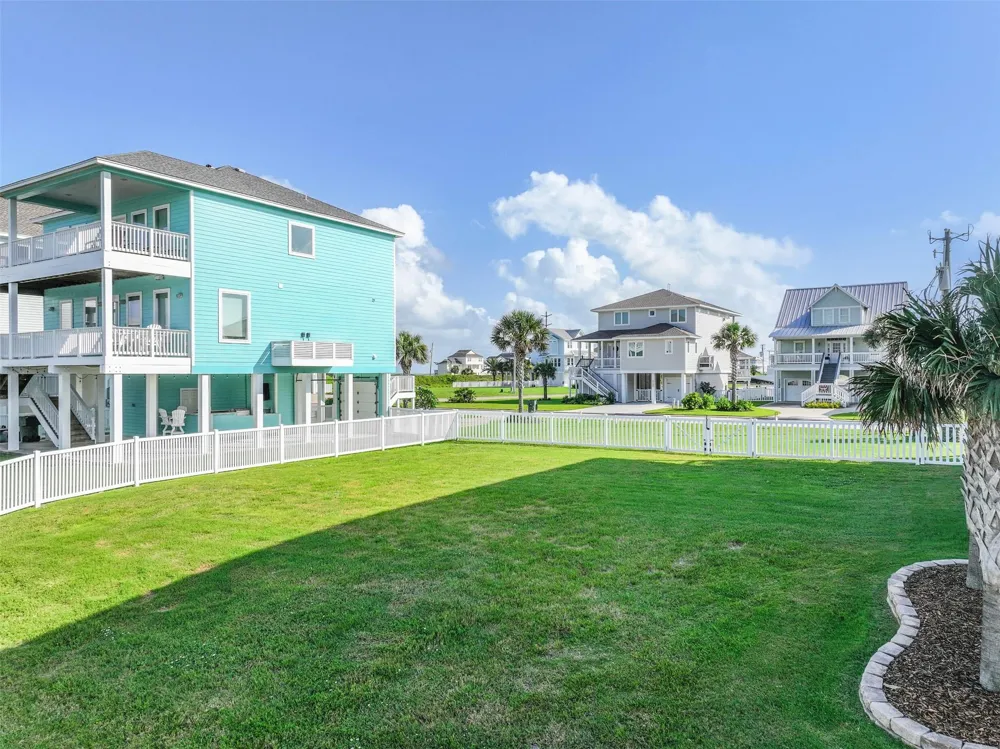 4119 Bluewing Teal Court Galveston, TX 77554