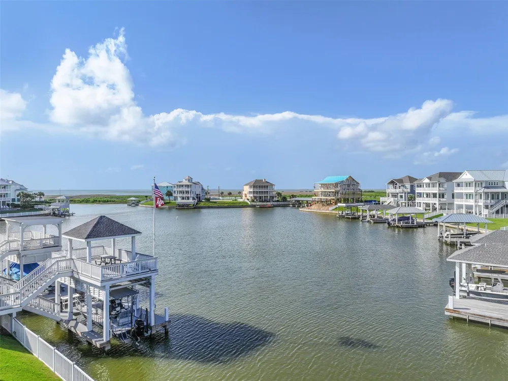 4119 Bluewing Teal Court Galveston, TX 77554