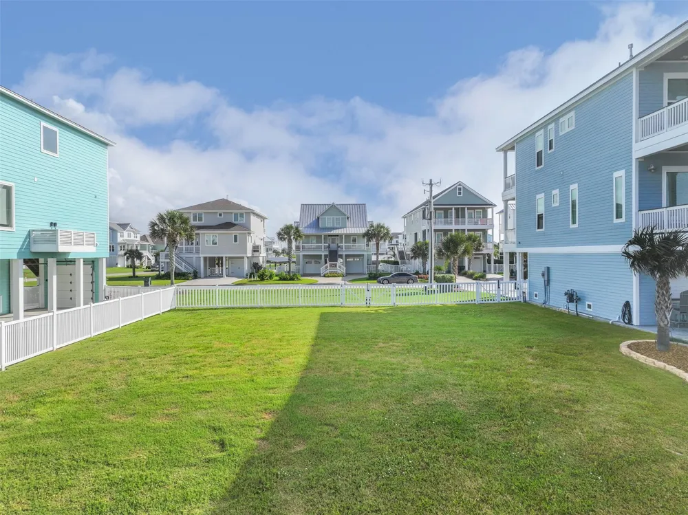 4119 Bluewing Teal Court Galveston, TX 77554