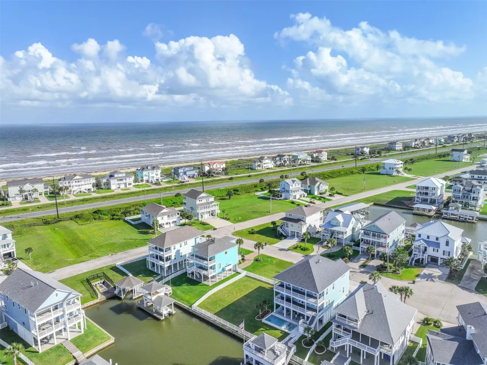 4119 Bluewing Teal Court Galveston, TX 77554