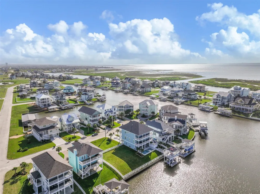 4119 Bluewing Teal Court Galveston, TX 77554