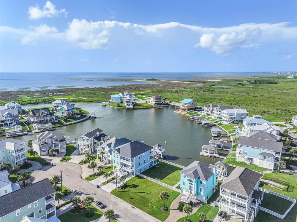 4119 Bluewing Teal Court Galveston, TX 77554