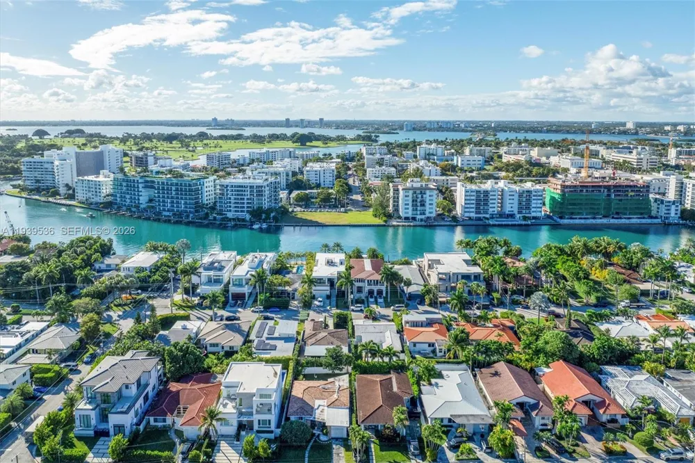9424 Carlyle Ave Surfside, FL 33154