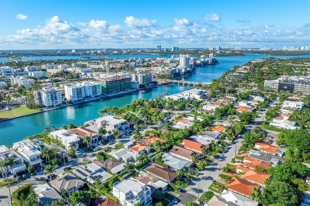 9424 Carlyle Ave Surfside, FL 33154