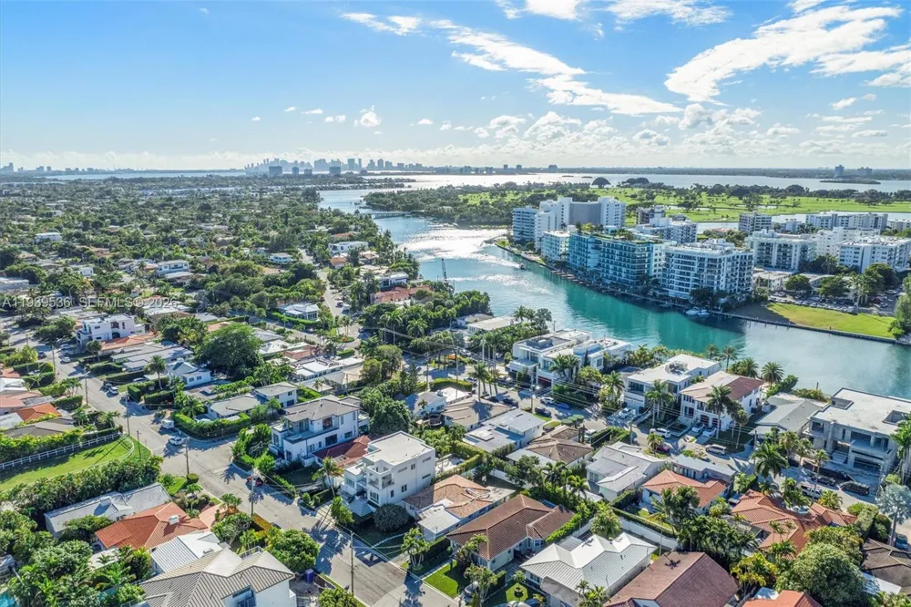 9424 Carlyle Ave Surfside, FL 33154