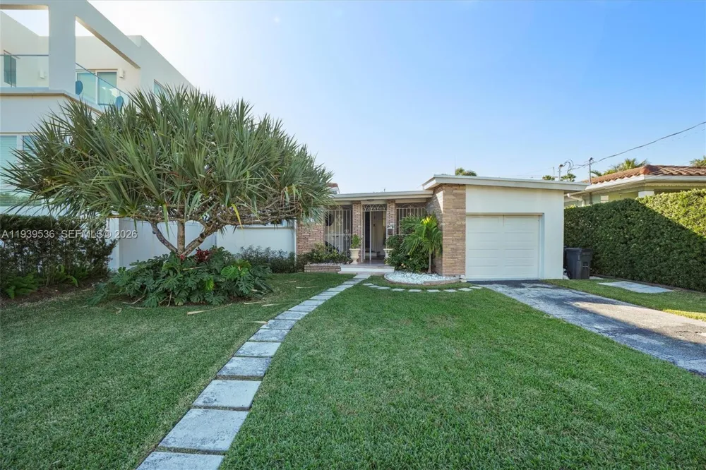 9424 Carlyle Ave Surfside, FL 33154