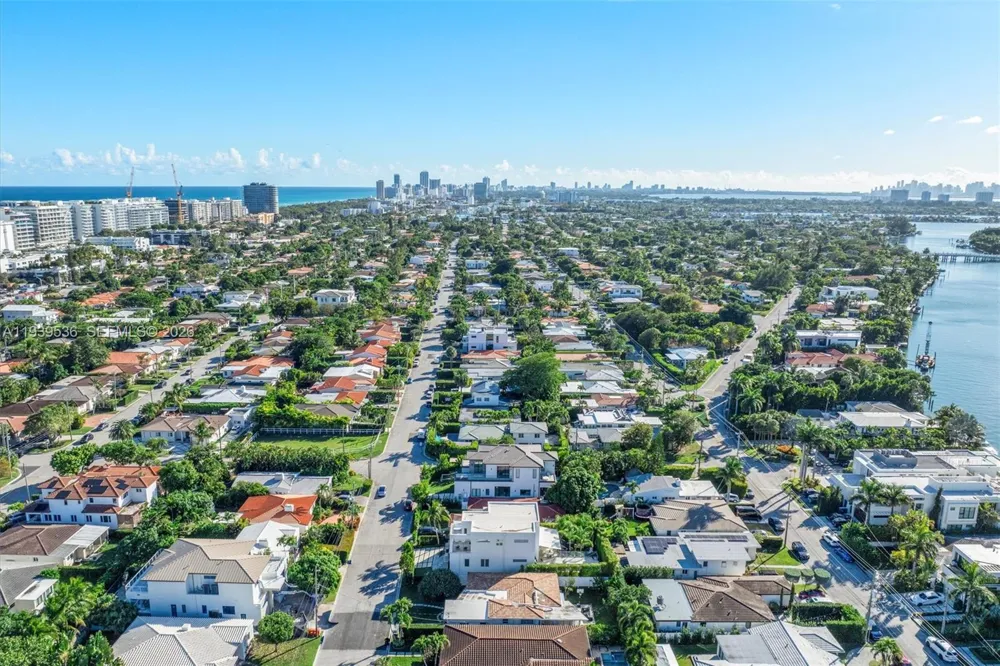 9424 Carlyle Ave Surfside, FL 33154