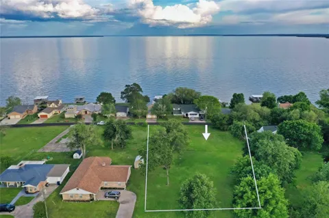 25 Lake Circle
