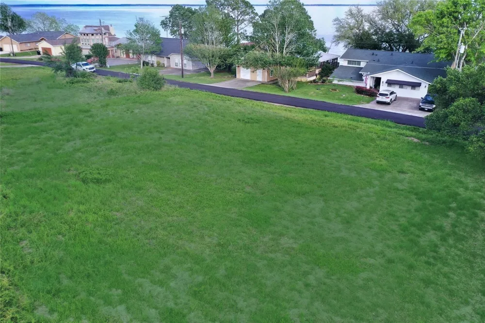 25 Lake Circle Point Blank, TX 77364