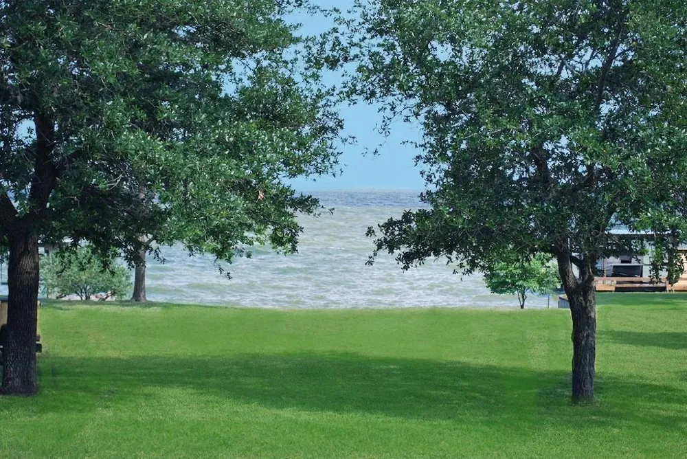 25 Lake Circle Point Blank, TX 77364