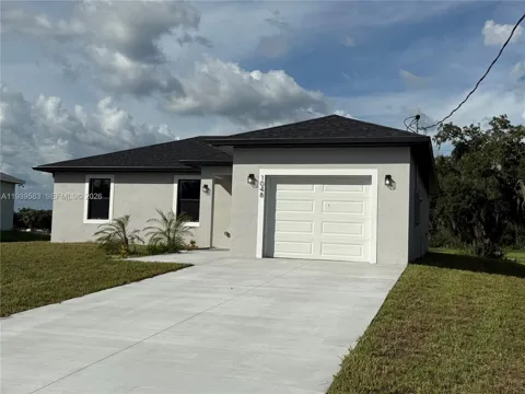 1048 Jay Ct