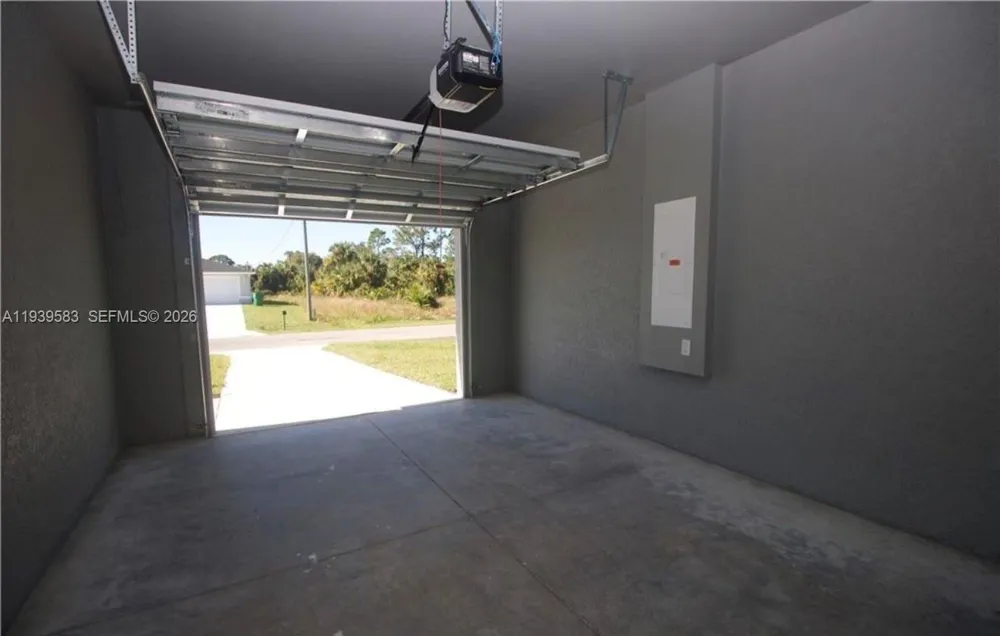 1048 Jay Ct La Belle, FL 33935