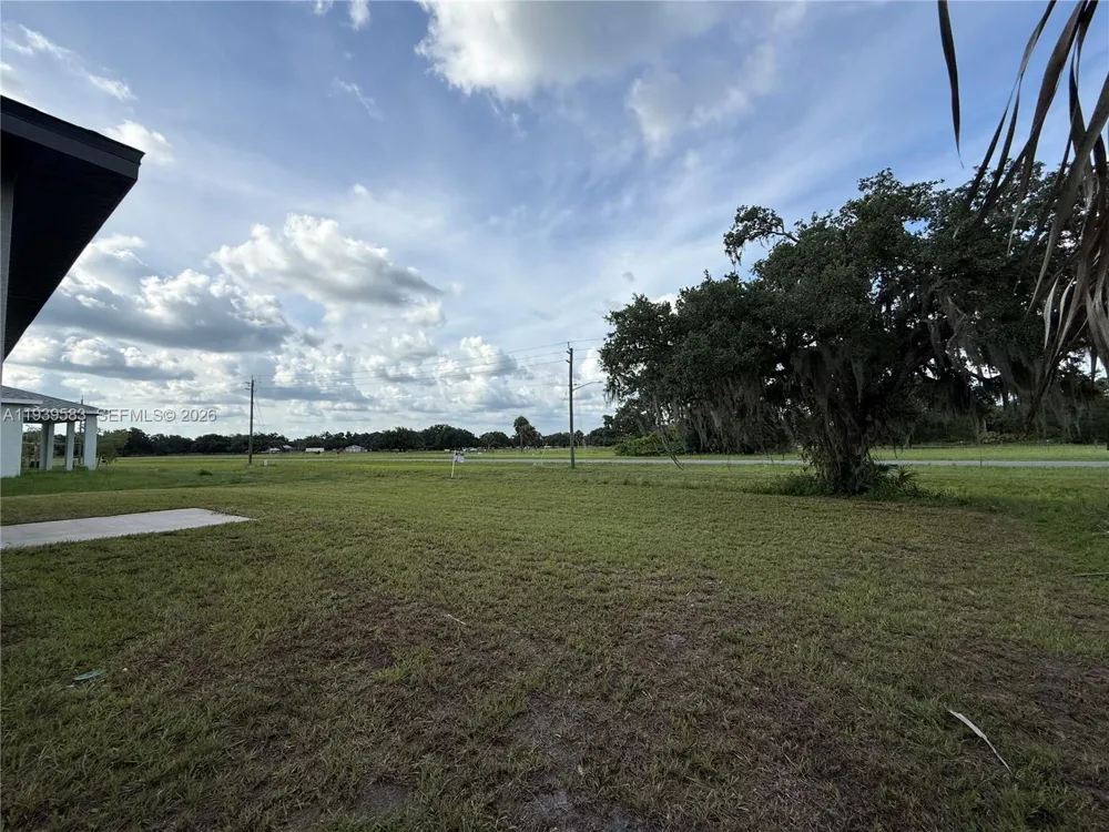 1048 Jay Ct La Belle, FL 33935