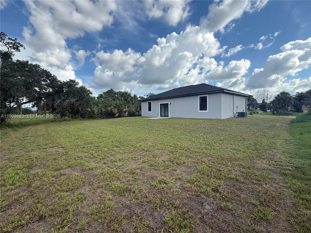 1048 Jay Ct La Belle, FL 33935