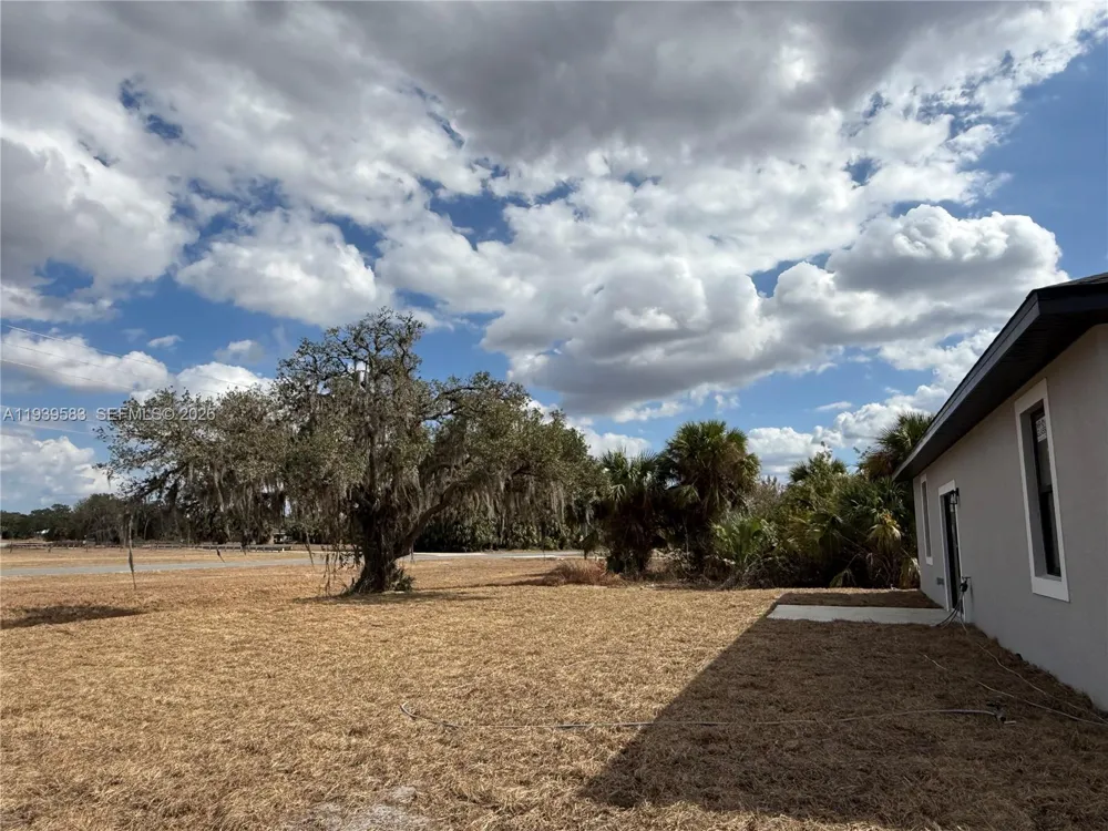 1048 Jay Ct La Belle, FL 33935