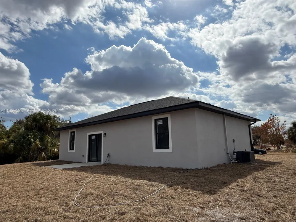 1048 Jay Ct La Belle, FL 33935