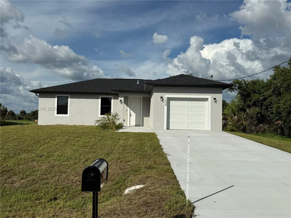 1048 Jay Ct La Belle, FL 33935