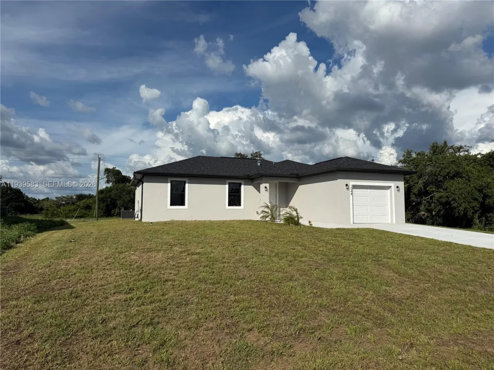 1048 Jay Ct La Belle, FL 33935