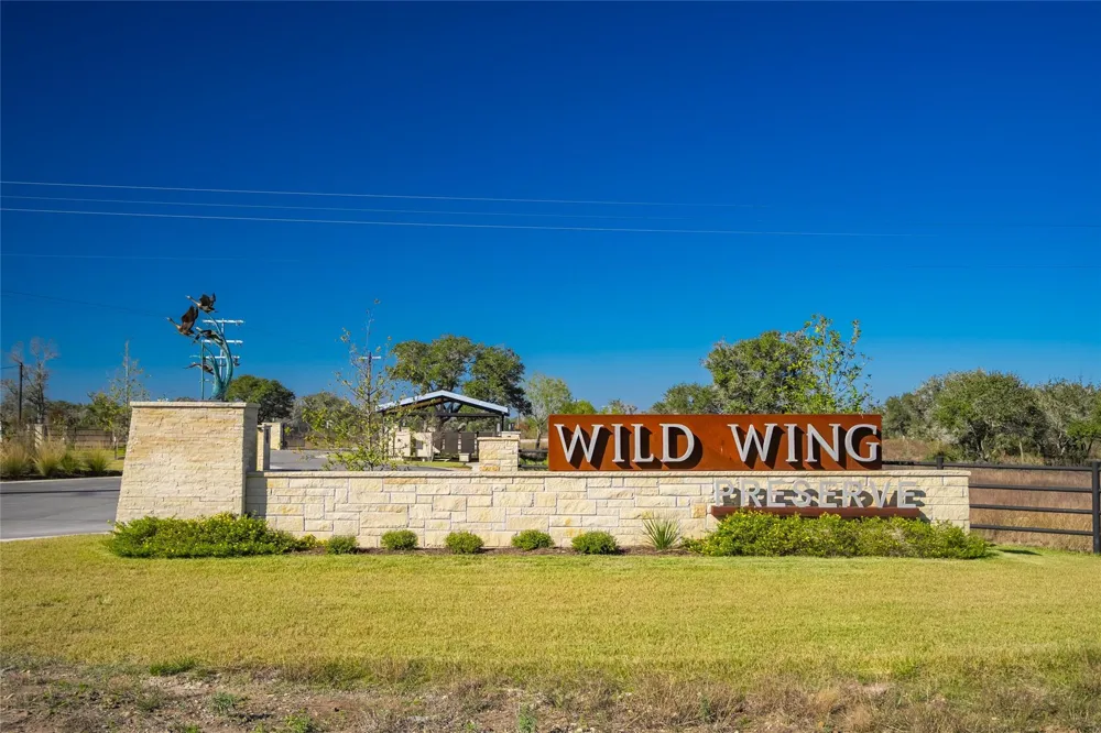 1293 Pintail Rock Island, TX 78934