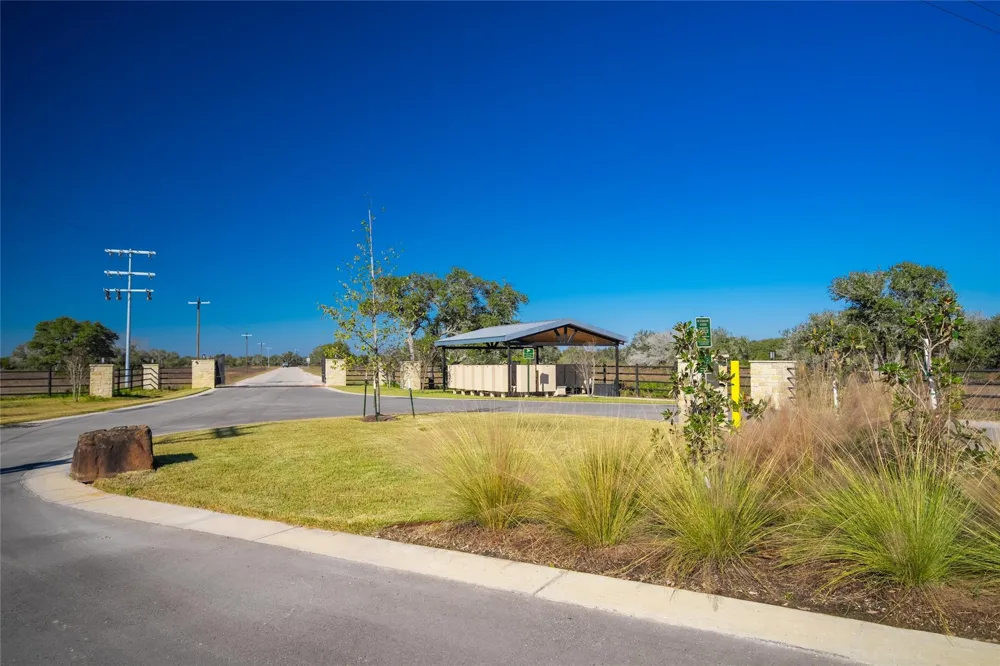 1293 Pintail Rock Island, TX 78934