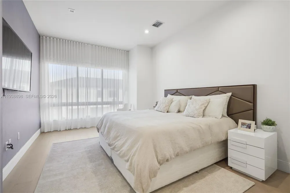 8144 NW 43rd St Doral, FL 33166