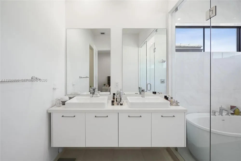 8144 NW 43rd St Doral, FL 33166