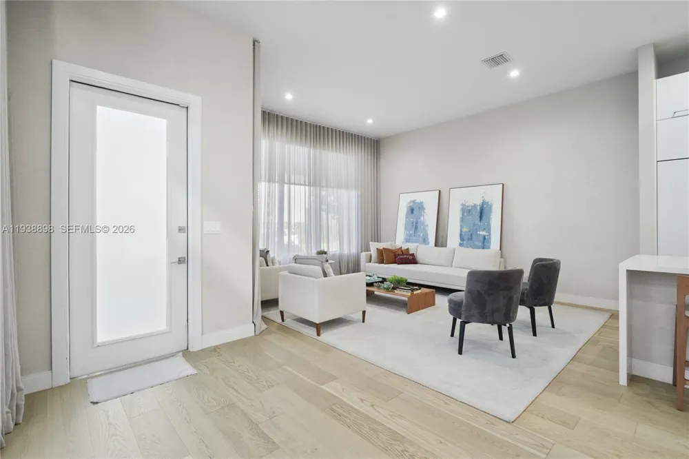 8144 NW 43rd St Doral, FL 33166