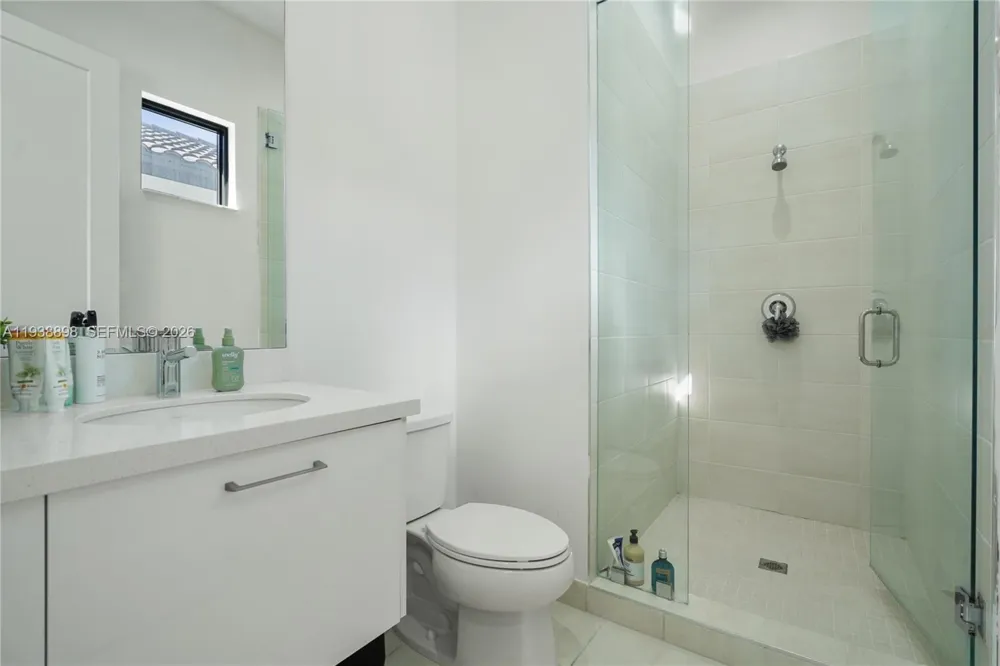 8144 NW 43rd St Doral, FL 33166
