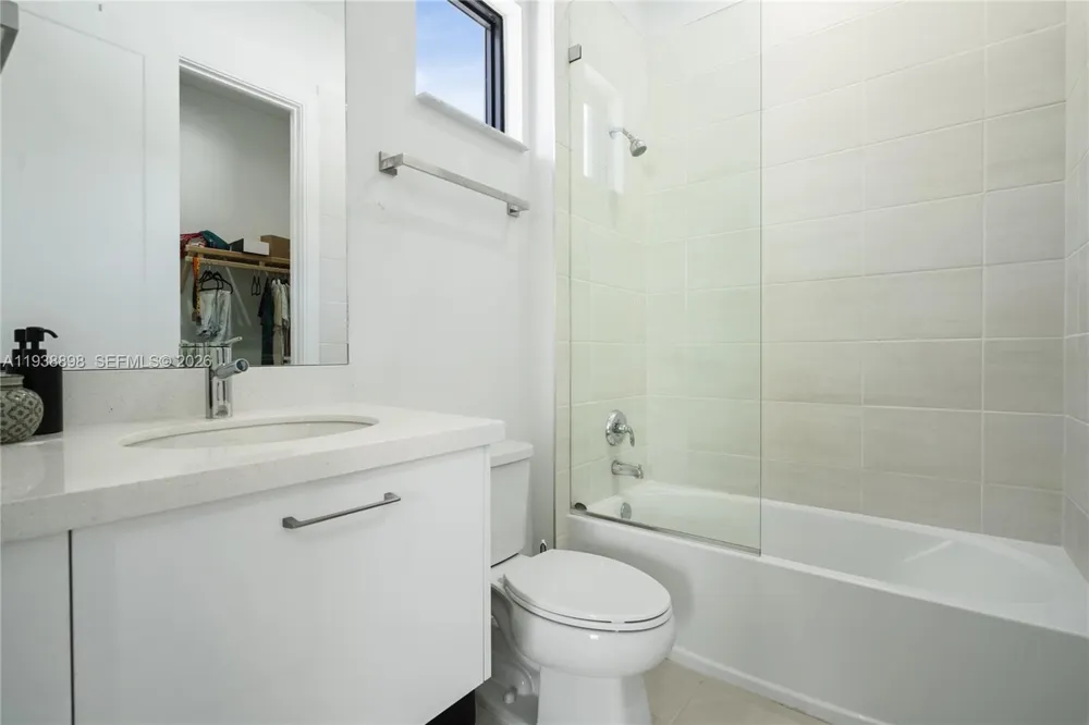 8144 NW 43rd St Doral, FL 33166