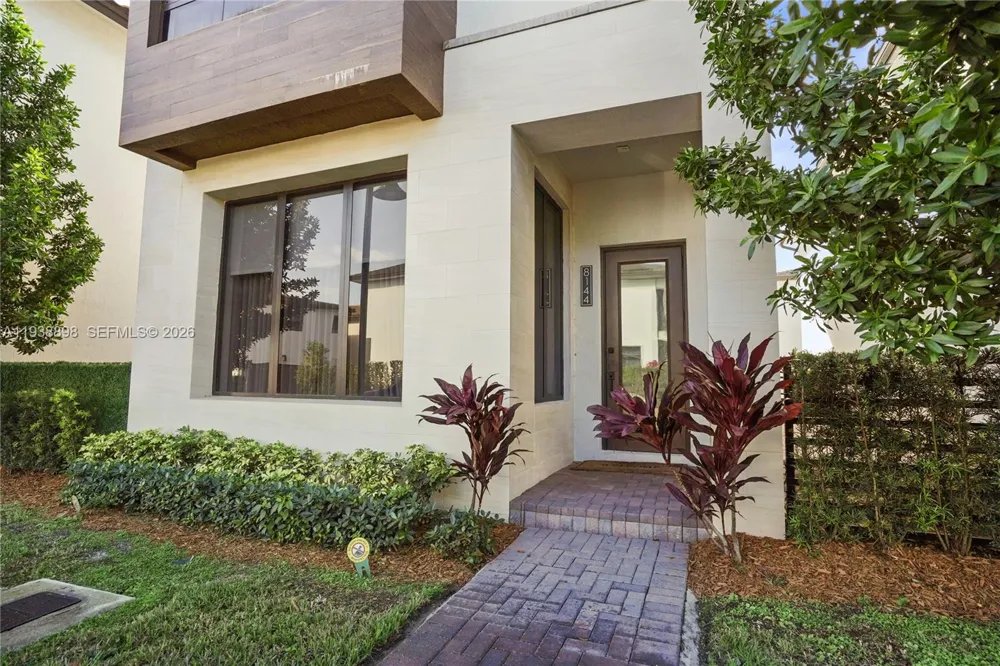 8144 NW 43rd St Doral, FL 33166