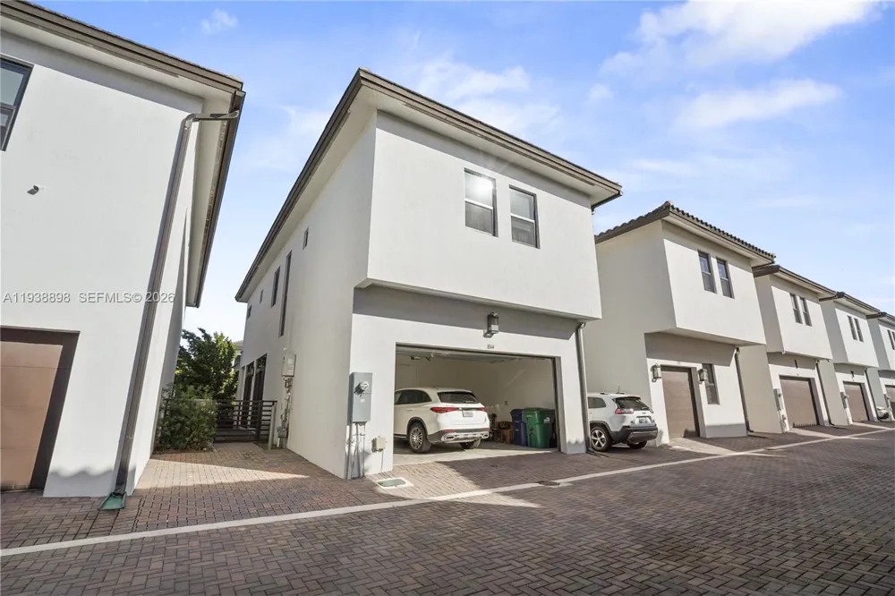 8144 NW 43rd St Doral, FL 33166