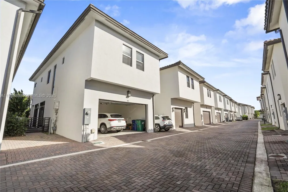 8144 NW 43rd St Doral, FL 33166