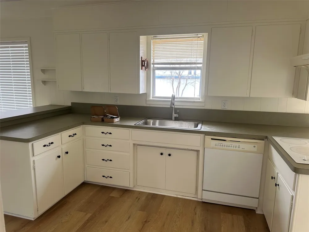1121 E Coke Hamilton, TX 76531