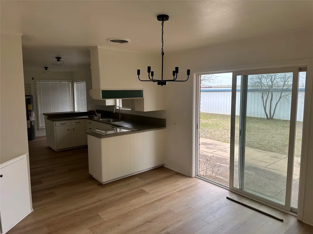 1121 E Coke Hamilton, TX 76531