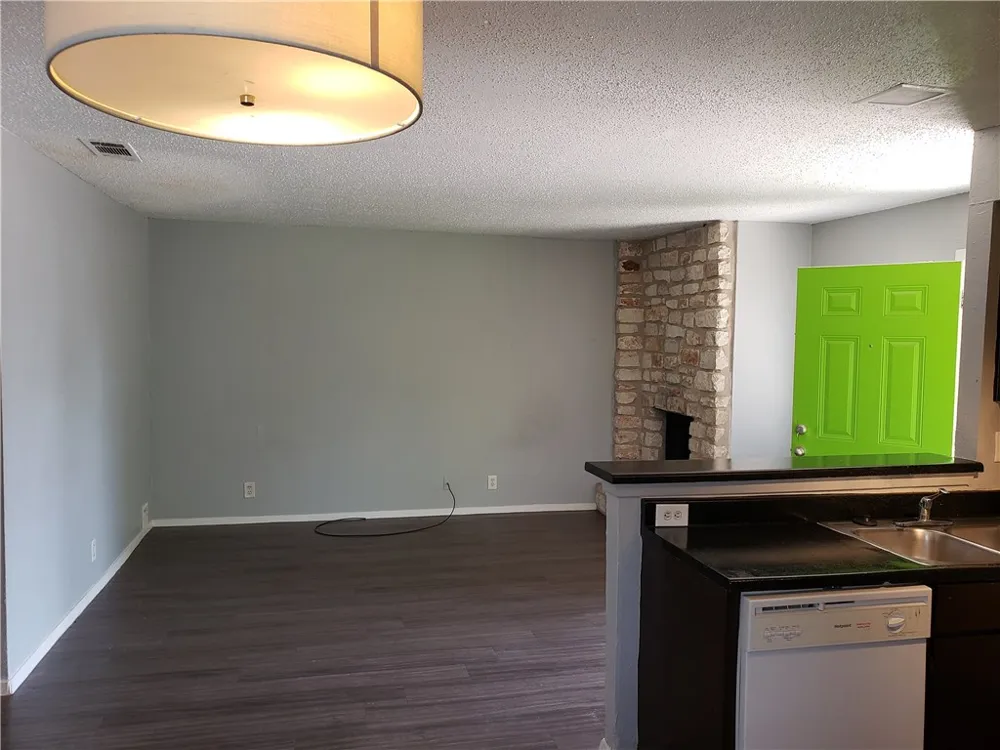 2304 Cedrick Cove #B Austin, TX 78748