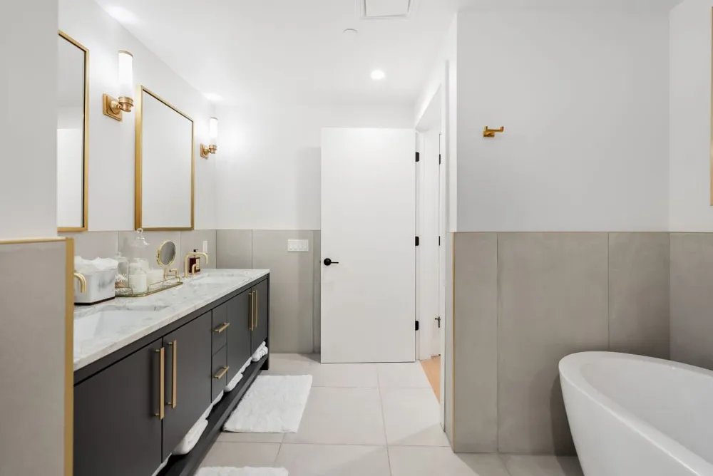70 RAINEY STREET #2606 Austin, TX 78701