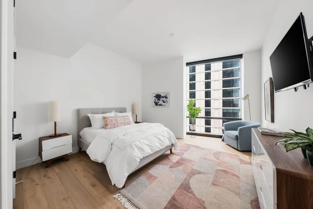 70 RAINEY STREET #2606 Austin, TX 78701