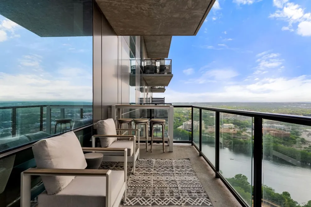 70 RAINEY STREET #2606 Austin, TX 78701