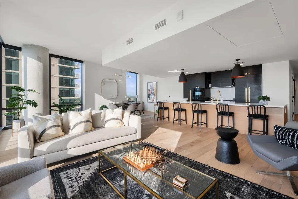 70 RAINEY STREET #2606 Austin, TX 78701