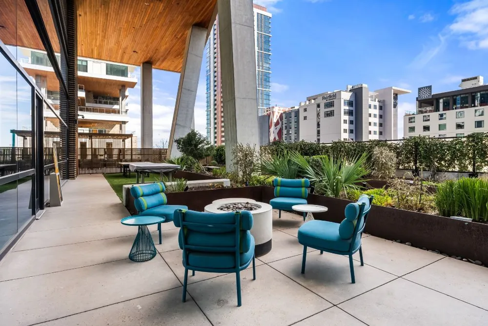 70 RAINEY STREET #2606 Austin, TX 78701