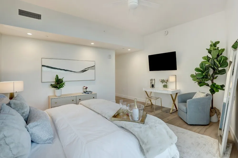 70 RAINEY STREET #2606 Austin, TX 78701