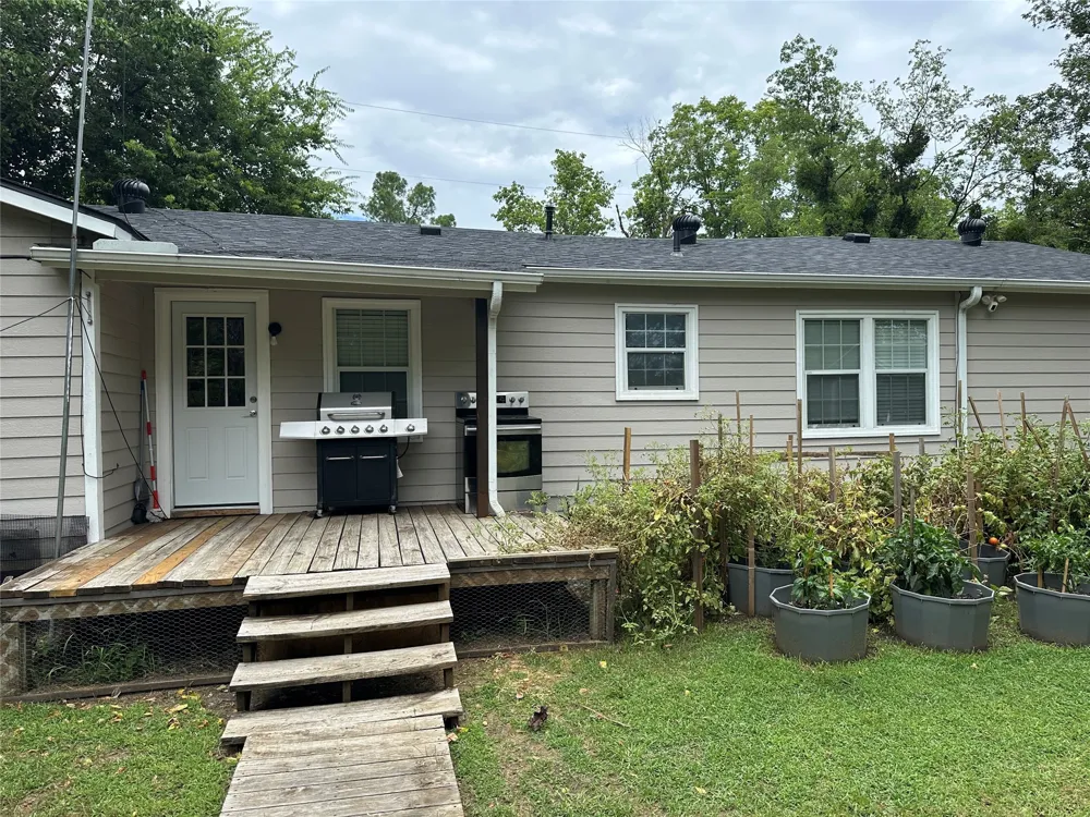 104 W South Street Whitesboro, TX 76273